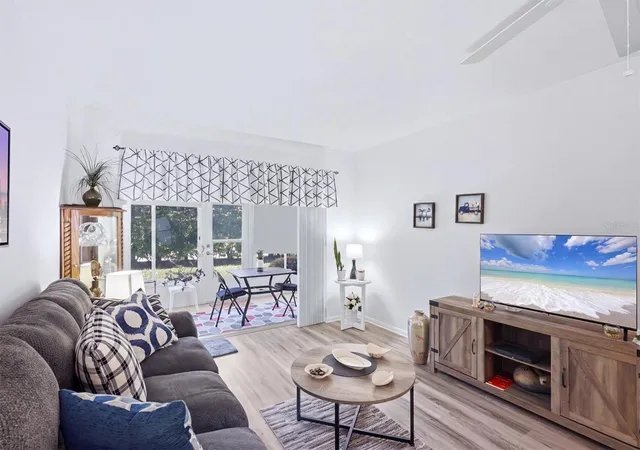 Listing Photo 4 - Condo for sale in building located at 3950 Roxane Blvd, Sarasota, FL 34235 - Unit #4A