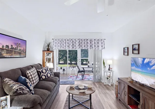Listing Photo 5 - Condo for sale in building located at 3950 Roxane Blvd, Sarasota, FL 34235 - Unit #4A