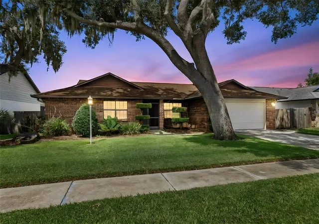 Photo 1 of Single family home for sale at 653 Timber Pond Dr, Brandon, FL 33510 | MLS# TB8532078 | Listing updated on 2026-08-27