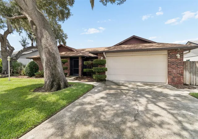 Photo 2 of Single family home for sale at 653 Timber Pond Dr, Brandon, FL 33510 | MLS# TB8532078 | Listing updated on 2026-08-27