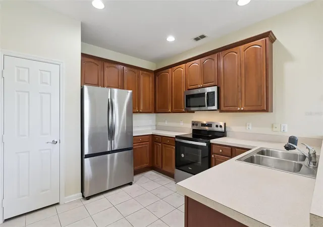 Photo 3 of Townhouse for sale at 1431 Shallcross Ave, Orlando, FL 32828 | MLS# O6427604 | Listing updated on 2026-08-30