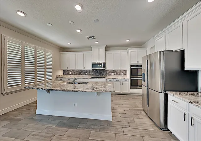 Photo 4 of Single family home for sale at 8931 Lookout Pointe Dr, Windermere, FL 34786 | MLS# O6427614 | Listing updated on 2026-09-07