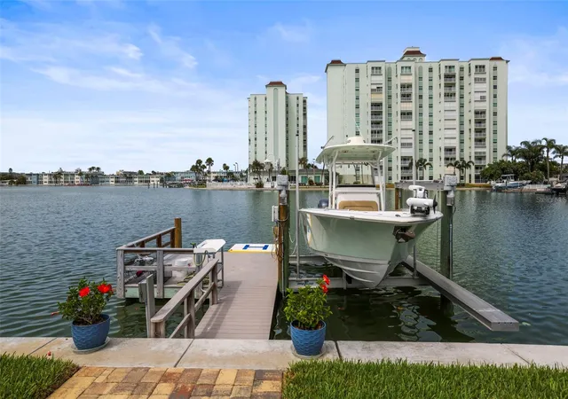 Photo 1 of Single family home for sale at 6360 2nd Palm Point, St Petersburg, FL 33706 | MLS# TB8532094 | Listing updated on 2026-09-28