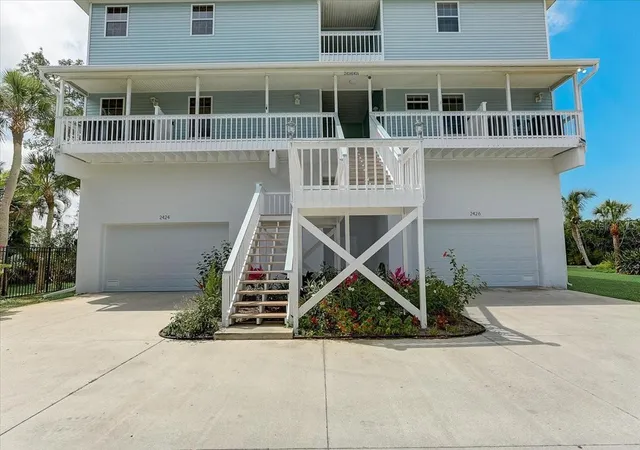 3rd image of 2424 Bay Dr, BRADENTON, FL 34207