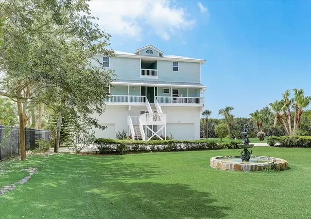 4th image of 2424 Bay Dr, BRADENTON, FL 34207
