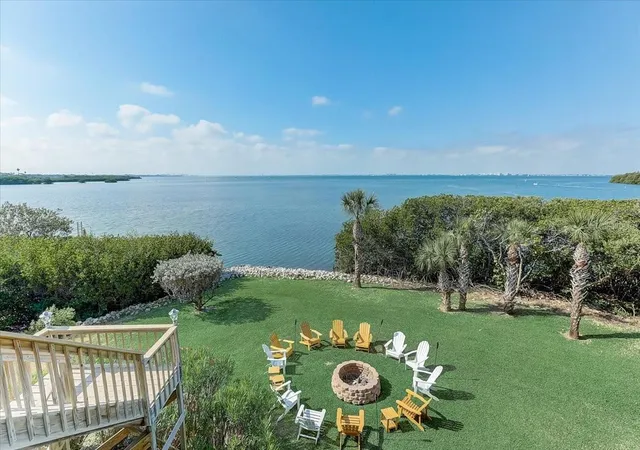 5th image of 2424 Bay Dr, BRADENTON, FL 34207