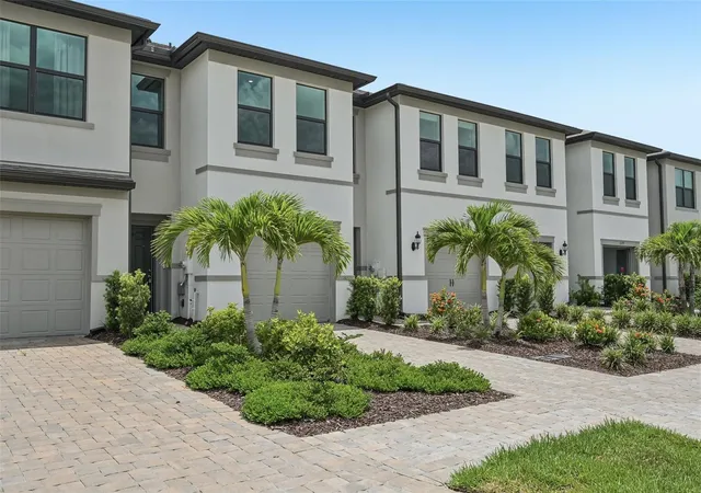 Photo 3 of Townhouse for sale at 6391 Waterstone Pl, Sarasota, FL 34240 | MLS# A4700862 | Listing updated on 2026-07-25
