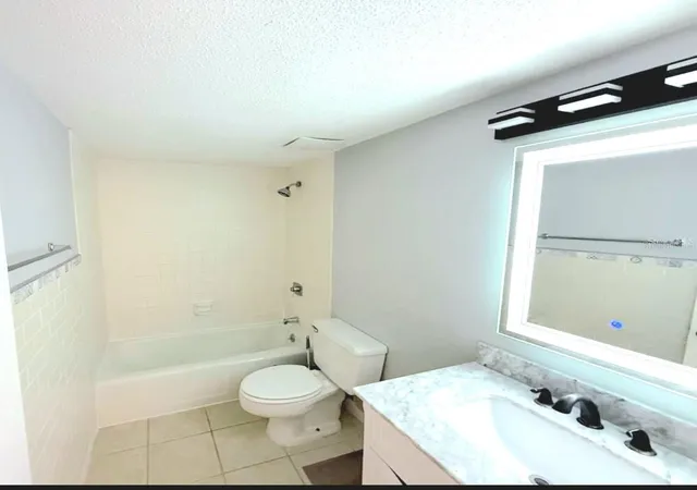 Listing Photo 2 - Condo for sale in building located at 586 Bahia Cir, OCALA, FL 34472 - Unit #B