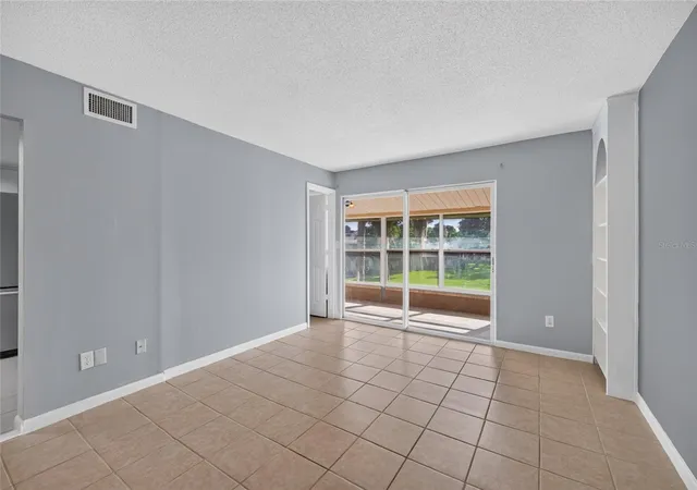 Photo 3 of Condo for sale at 586 Bahia Cir #B, Ocala, FL 34472 | MLS# OM729065 | Listing updated on 2026-09-21