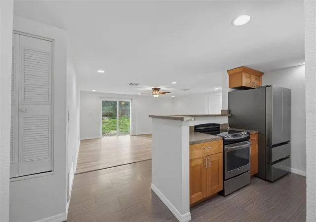 3rd image of 2804 Applewood Dr, Clearwater, FL 33759 | MLS# W7887924
