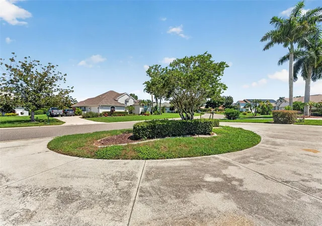 Photo 4 of Single family home for sale at 2941 Wilderness Blvd E, Parrish, FL 34219 | MLS# TB8532123 | Listing updated on 2026-07-24