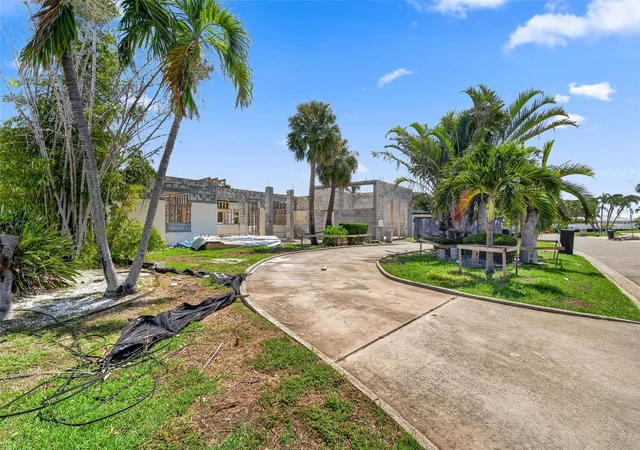 3rd image of 246 Bayside Dr, Clearwater Beach, FL 33767 | MLS# TB8532145