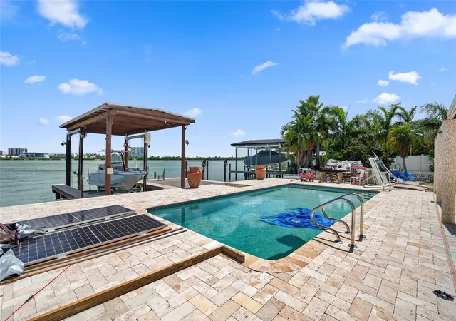 5th image of 246 Bayside Dr, Clearwater Beach, FL 33767 | MLS# TB8532145