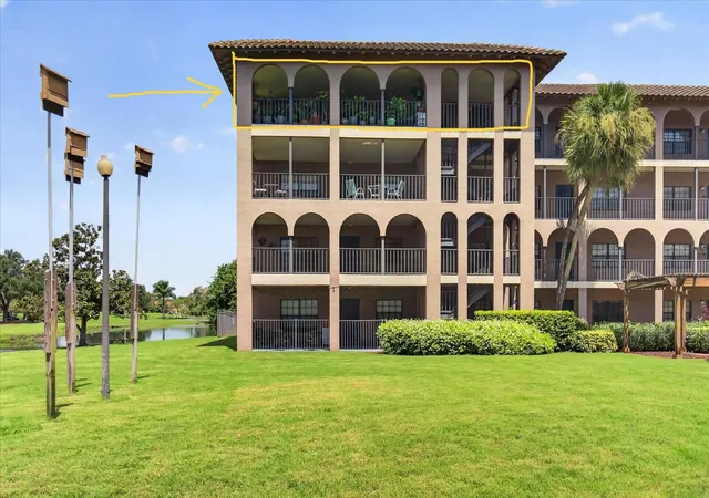 Photo 1 of Condo for sale at 6100 Gulfport Blvd S #401, Gulfport, FL 33707 | MLS# TB8532146 | Listing updated on 2026-09-14