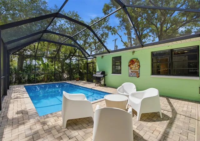 Photo 2 of Single family home for sale at 609 W River Dr, Temple Terrace, FL 33617 | MLS# TB8532147 | Listing updated on 2026-10-04