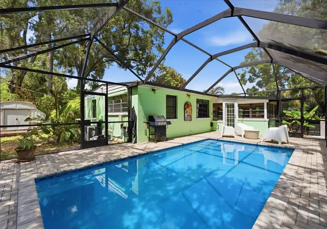 Photo 2 of Single family home for sale at 609 W River Dr, Temple Terrace, FL 33617 | MLS# TB8532147 | Listing updated on 2026-08-28