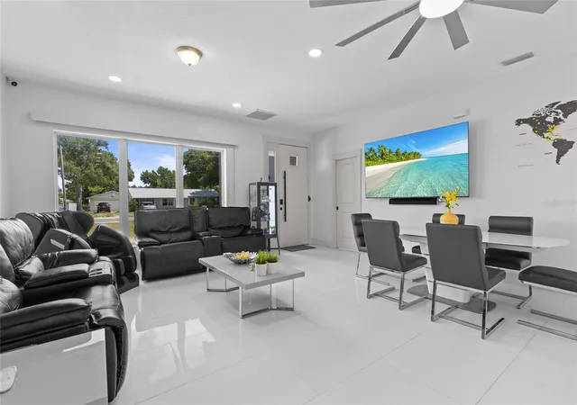 Photo 3 of Single family home for sale at 11426 Lakeview Dr, Leesburg, FL 34788 | MLS# O6427655 | Listing updated on 2026-08-02
