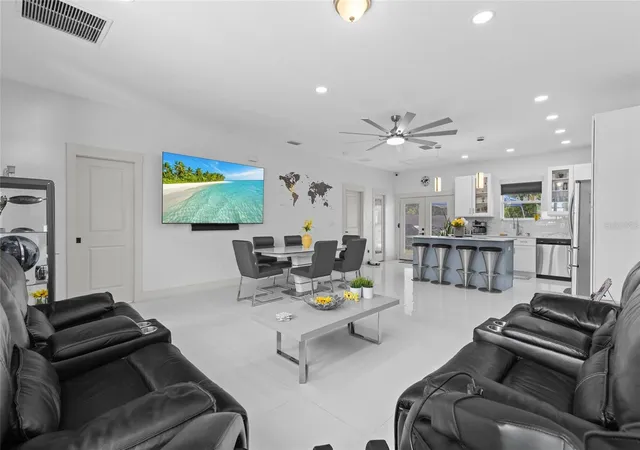 Photo 4 of Single family home for sale at 11426 Lakeview Dr, Leesburg, FL 34788 | MLS# O6427655 | Listing updated on 2026-08-02