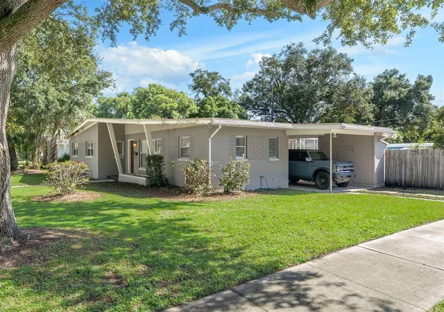 Photo 4 of Single family home for sale at 1209 S Crystal Lake Dr, Orlando, FL 32806 | MLS# O6427657 | Listing updated on 2026-10-07