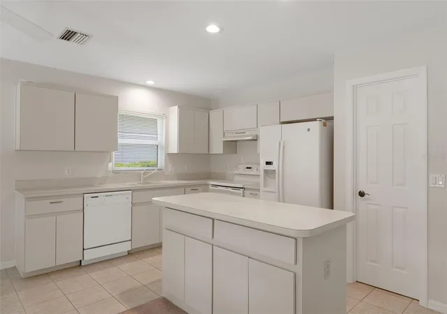 3rd image of 978 W Colbert Ct, Beverly Hills, FL 34465 | MLS# OM729076