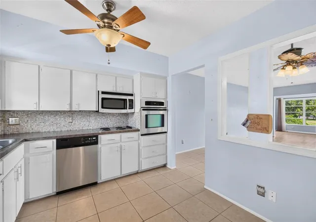 Listing Photo 4 - Condo for sale in building located at 2410 Franciscan Dr, Clearwater, FL 33763 - Unit #60