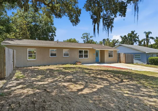 Photo 3 of Single family home for sale at 3104 Garden Rd, Eustis, FL 32726 | MLS# O6427661 | Listing updated on 2026-09-20