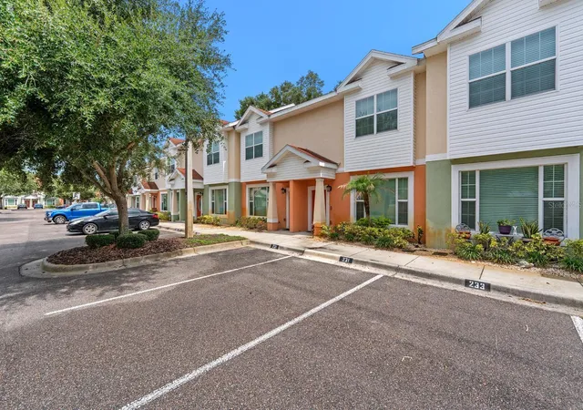 Photo 3 of Townhouse for sale at 231 Alexander Woods Dr, Plant City, FL 33563 | MLS# TB8532183 | Listing updated on 2026-08-13