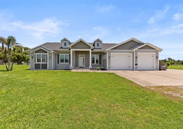 Photo 4 of Sale Pending at 15710 Colding Loop, Wimauma, FL 33598 | MLS# TB8532195 | Listing updated on 2026-10-05