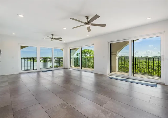 Listing Photo 4 - Condo for sale in building located at 243 Mariner Dr, TARPON SPRINGS, FL 34689 - Unit #243