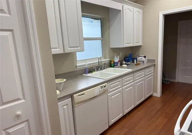 Photo 4 of Single family home for sale at 731 SE 30th Avenue, Ocala, FL 34471 | MLS# OM729084 | Listing updated on 2026-07-28