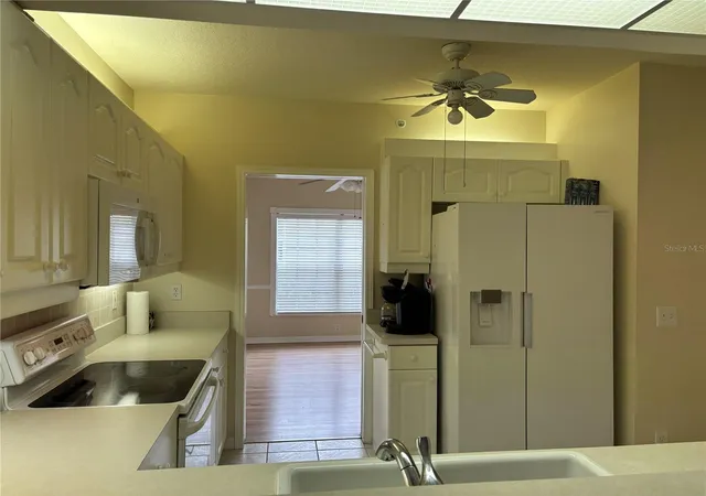 Listing Photo 3 - Condo for sale in building located at 318 Clearbrook Cir, Venice, FL 34292 - Unit #106