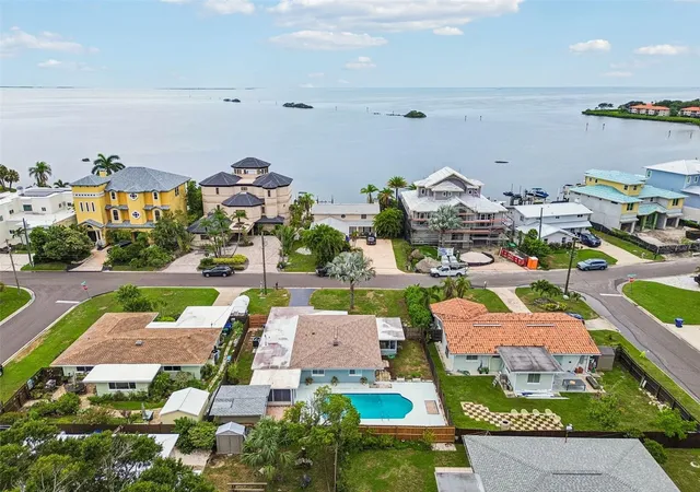 37th image of 403 Driftwood Dr W, Palm Harbor, FL 34683 | MLS# TB8532242