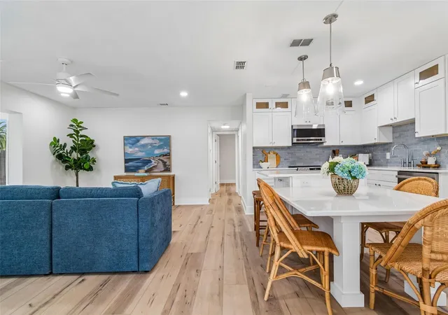 Photo 4 of Single family home for sale at 403 Driftwood Dr W, Palm Harbor, FL 34683 | MLS# TB8532242 | Listing updated on 2026-08-25