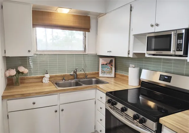 2nd image of 2155 Wood St #A26, Sarasota, FL 34237 | MLS# A4700899