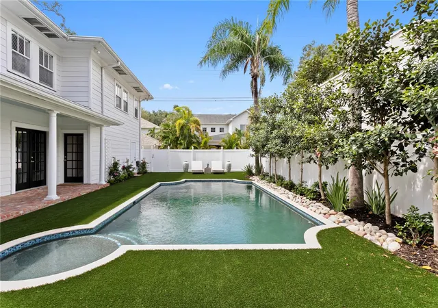 Photo 3 of Single family home for sale at 2523 W Sunset Dr, Tampa, FL 33629 | MLS# TB8532258 | Listing updated on 2026-09-01
