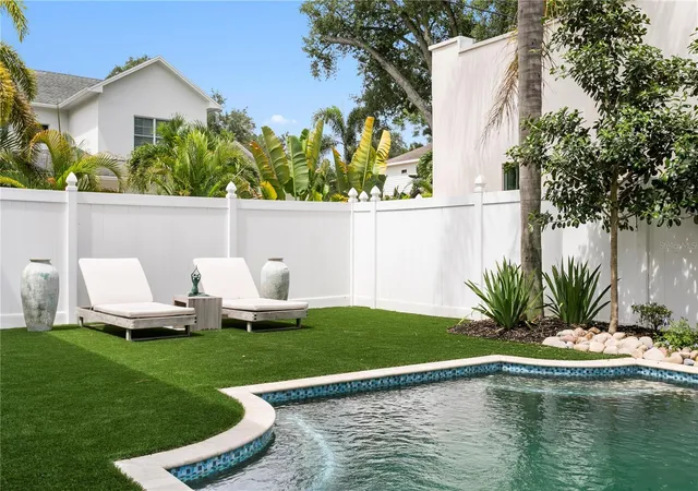 Photo 3 of Single family home for sale at 2523 W Sunset Dr, Tampa, FL 33629 | MLS# TB8532258 | Listing updated on 2026-09-01