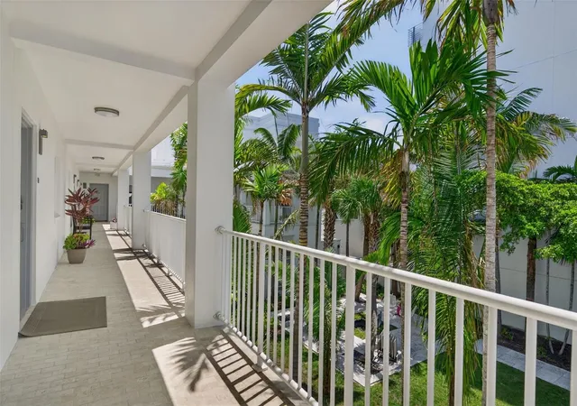 Photo 3 of Condo for sale at 433 Central Ave, Sarasota, FL 34236 | MLS# A4700912 | Listing updated on 2026-10-05