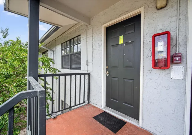 Photo 2 of Condo for sale at 12405 Oak Cedar Pl #202, Tampa, FL 33612 | MLS# TB8532297 | Listing updated on 2026-08-28