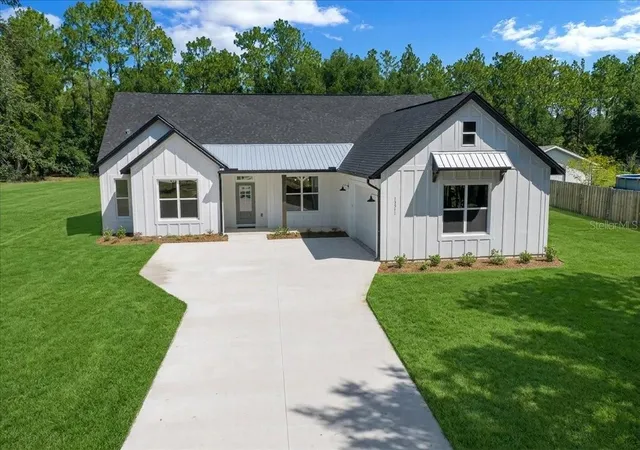 Photo 1 of Single family home for sale at 13511 Sw 64th Street Rd, Ocala, FL 34481 | MLS# OM729099 | Listing updated on 2026-08-23
