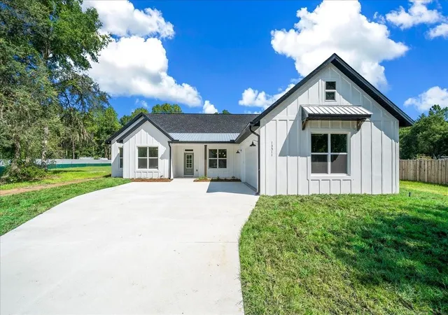 Photo 3 of Single family home for sale at 13511 Sw 64th Street Rd, Ocala, FL 34481 | MLS# OM729099 | Listing updated on 2026-08-23