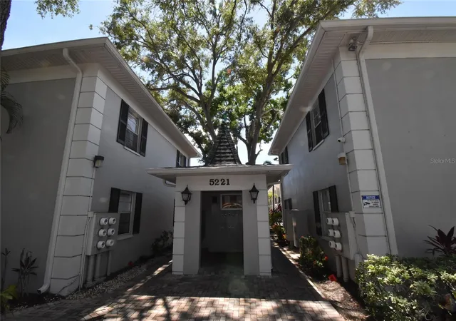 3rd image of 5221 Bayshore Blvd #45, Tampa, FL 33611 | MLS# C7528777
