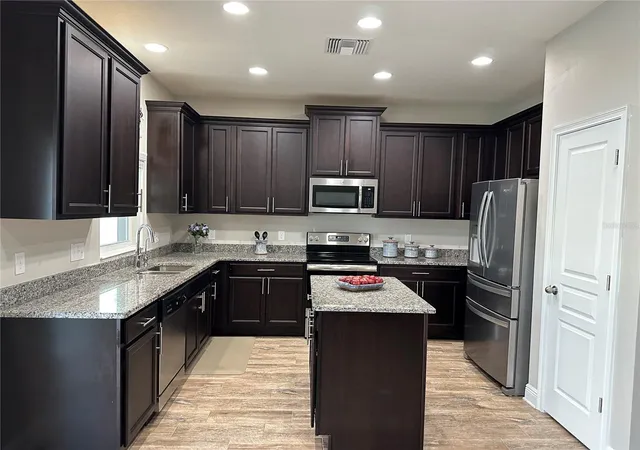 2nd image of 3313 W Walnut St, Tampa, FL 33607 | MLS# O6427775