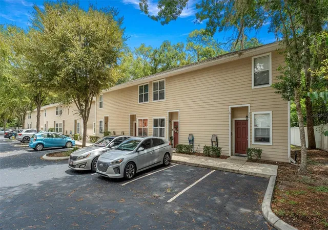 3rd image of 1710 Nw 7Th St #303, Gainesville, FL 32609 | MLS# OM729102