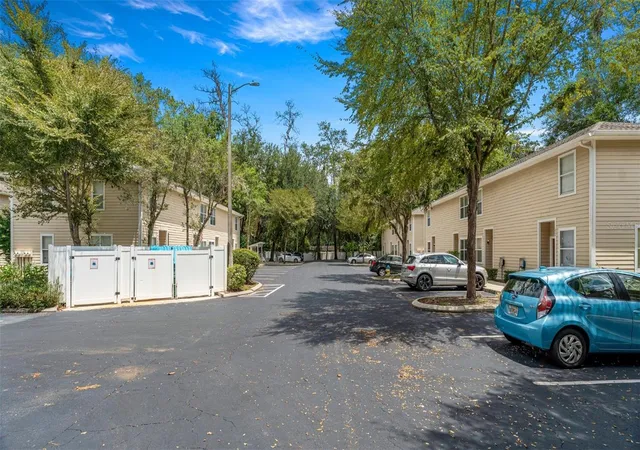 4th image of 1710 Nw 7Th St #303, Gainesville, FL 32609 | MLS# OM729102