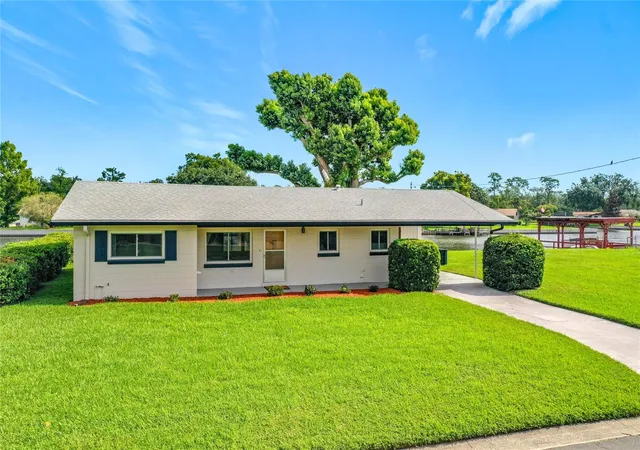 Photo 1 of Single family home for sale at 13225 Country Clb Dr, Tavares, FL 32778 | MLS# G5115477 | Listing updated on 2026-10-07