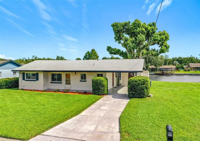 Photo 2 of Single family home for sale at 13225 Country Clb Dr, Tavares, FL 32778 | MLS# G5115477 | Listing updated on 2026-10-07