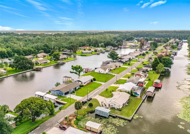 Photo 4 of Single family home for sale at 13225 Country Clb Dr, Tavares, FL 32778 | MLS# G5115477 | Listing updated on 2026-10-07