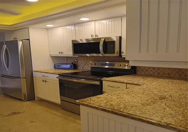 Photo 5 of Single family home for sale at 980 N Gondola Dr, Venice, FL 34293 | MLS# N6145144 | Listing updated on 2026-08-30