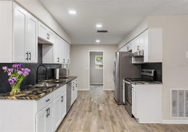 5th image of 211 S Davis St, Beverly Hills, FL 34465 | MLS# OM729105