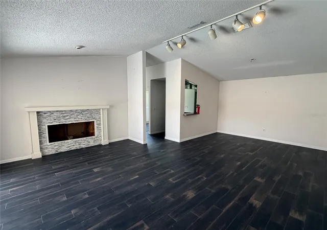 Photo 3 of Condo for sale at 4942 Samoa Cir #5, Orlando, FL 32808 | MLS# O6427802 | Listing updated on 2026-09-06